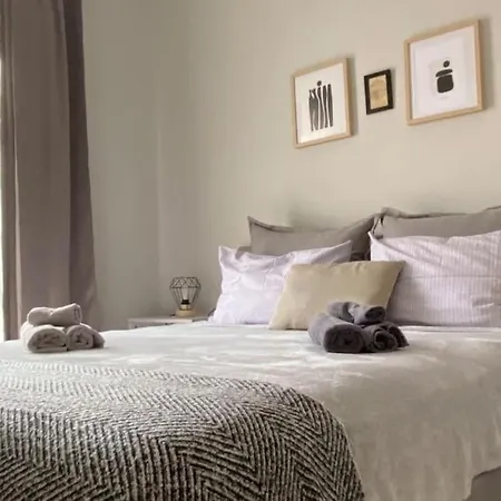 Cl μπροστά στην λιμνη Apartmán *
