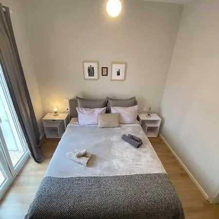 Cl μπροστά στην λιμνη Apartmán Kastoria
